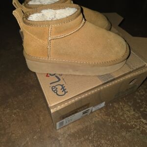 Lamo Youth Boots in Tan Suede